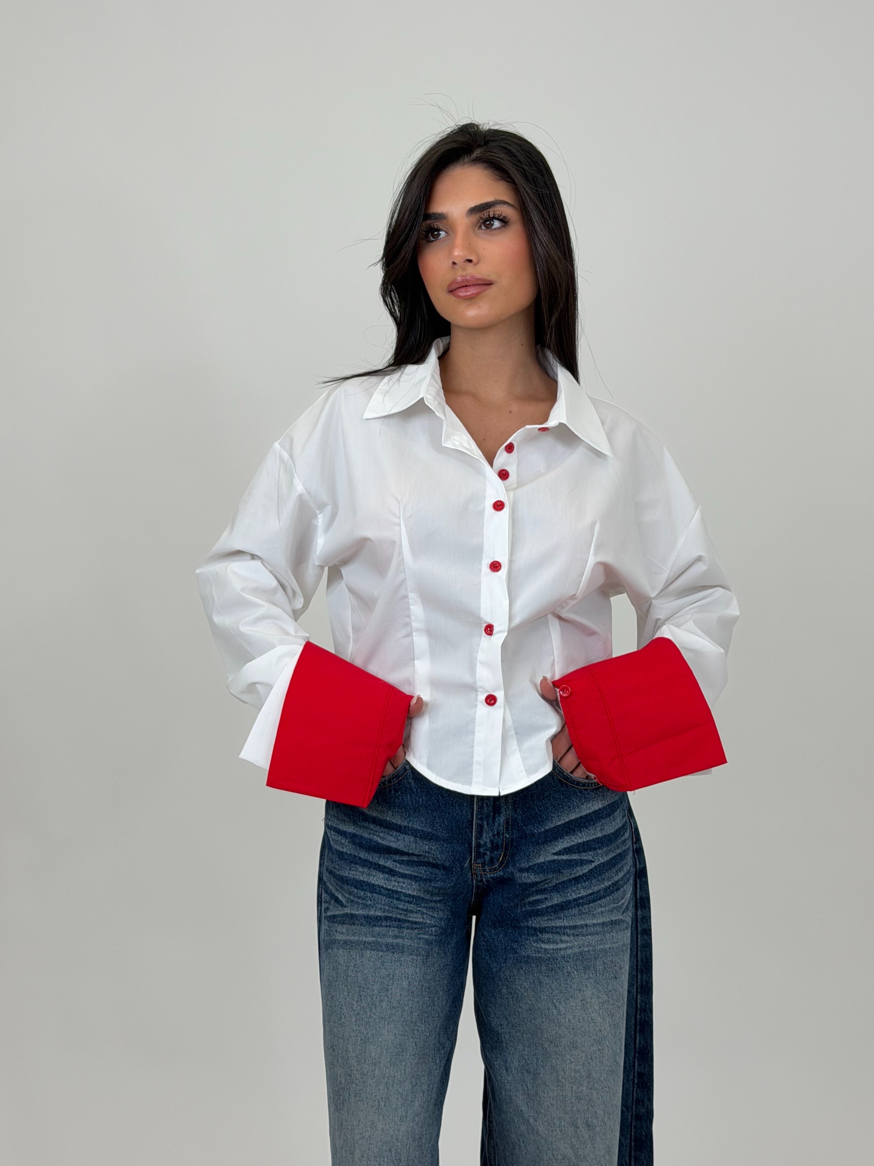 camicia bottoni rossi