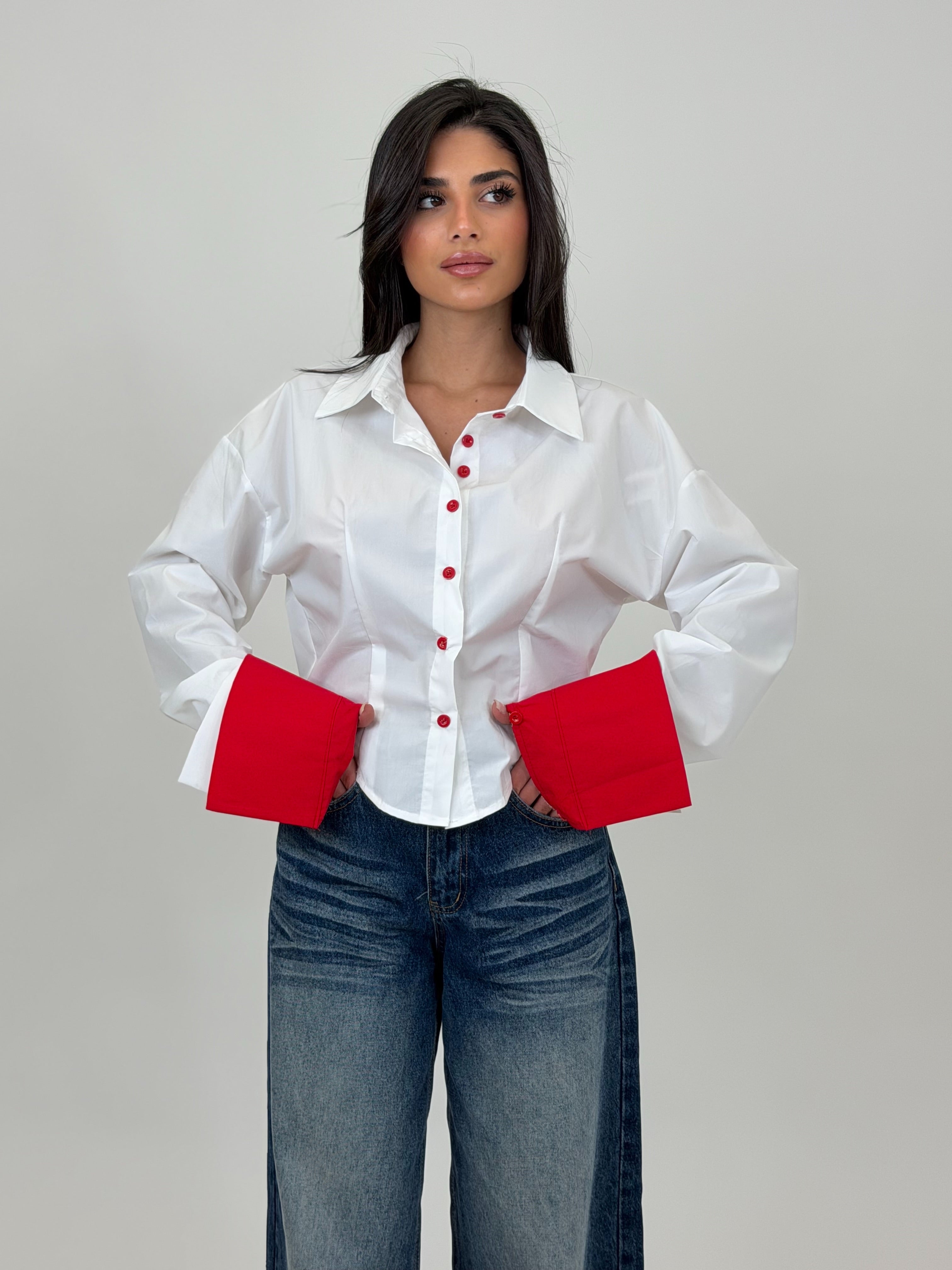 camicia bottoni rossi