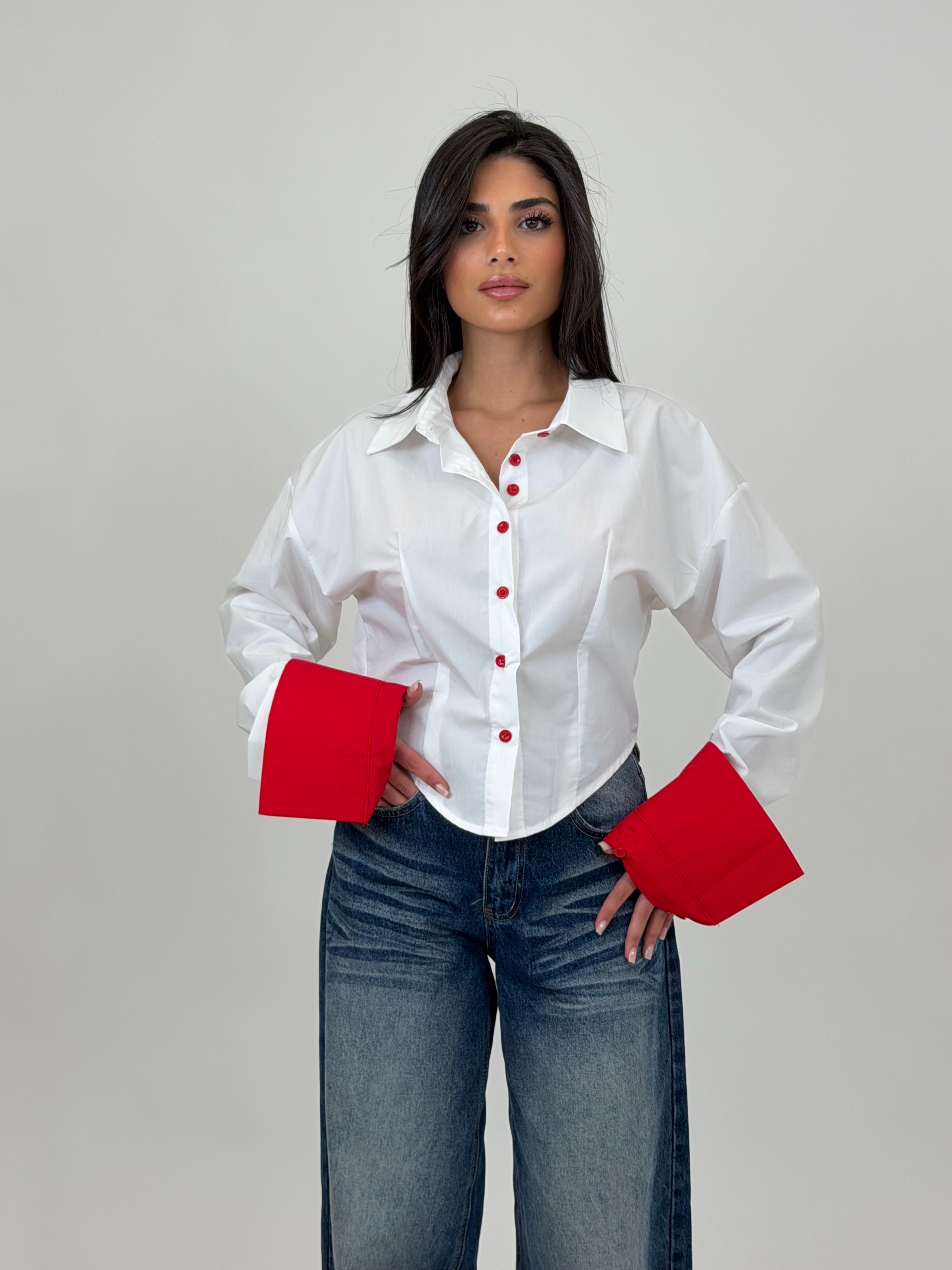 camicia bottoni rossi